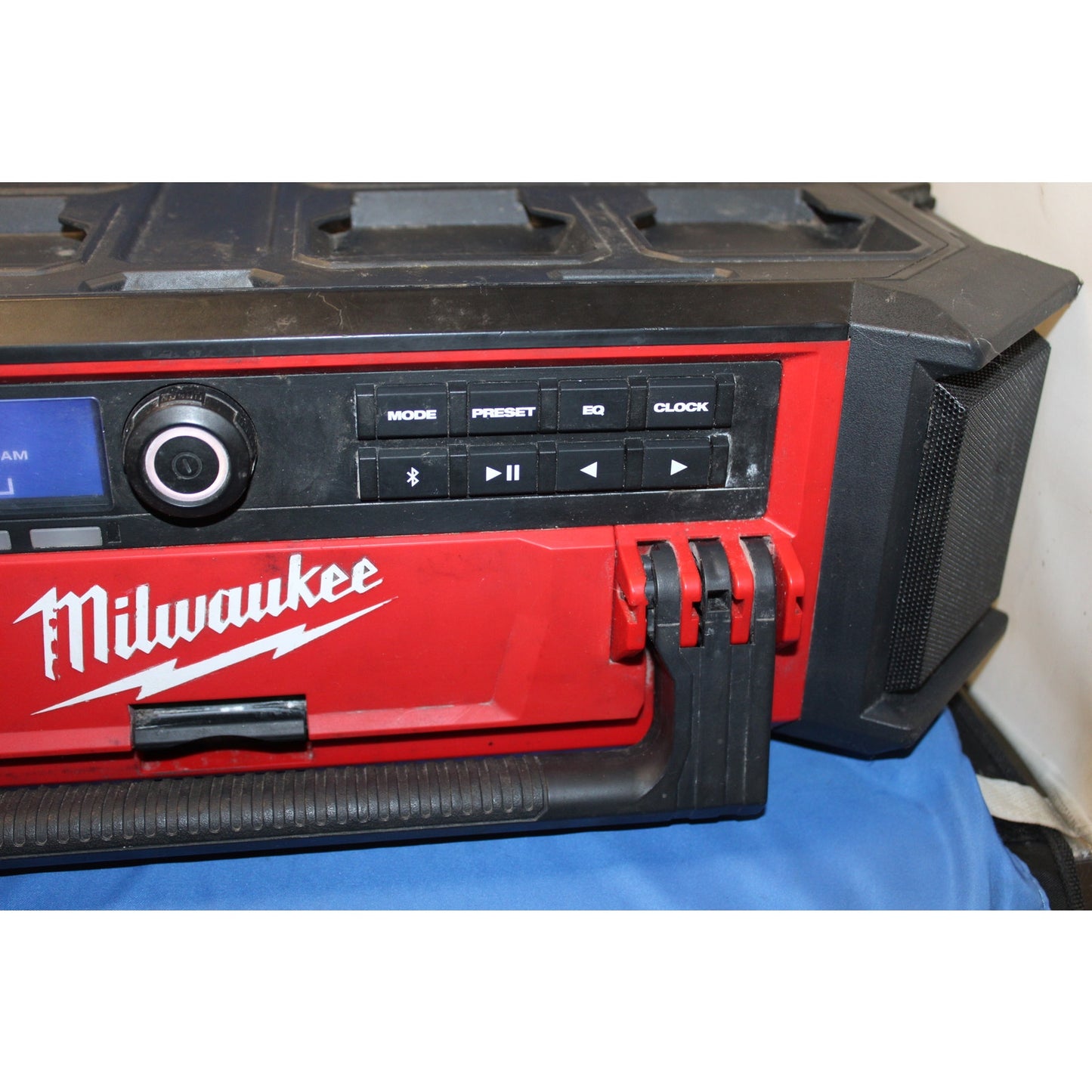 Milwaukee M18 18V 2950-20 Packout Radio/Charger with M18 18V CP 3.0 Battery