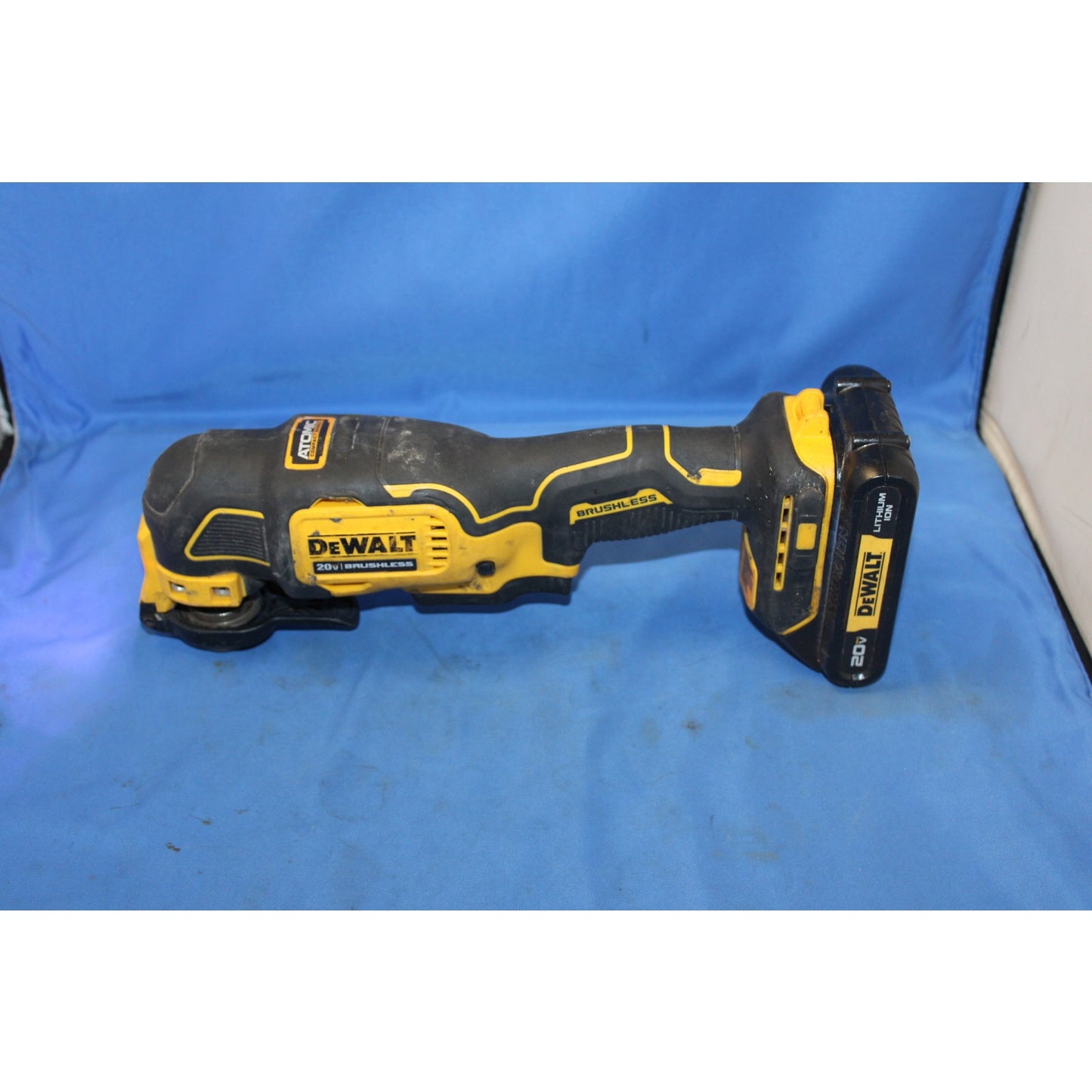 DeWALT DCS354 20V MAX XR Brushless Variable Speed Oscillating Multi Tool Kit