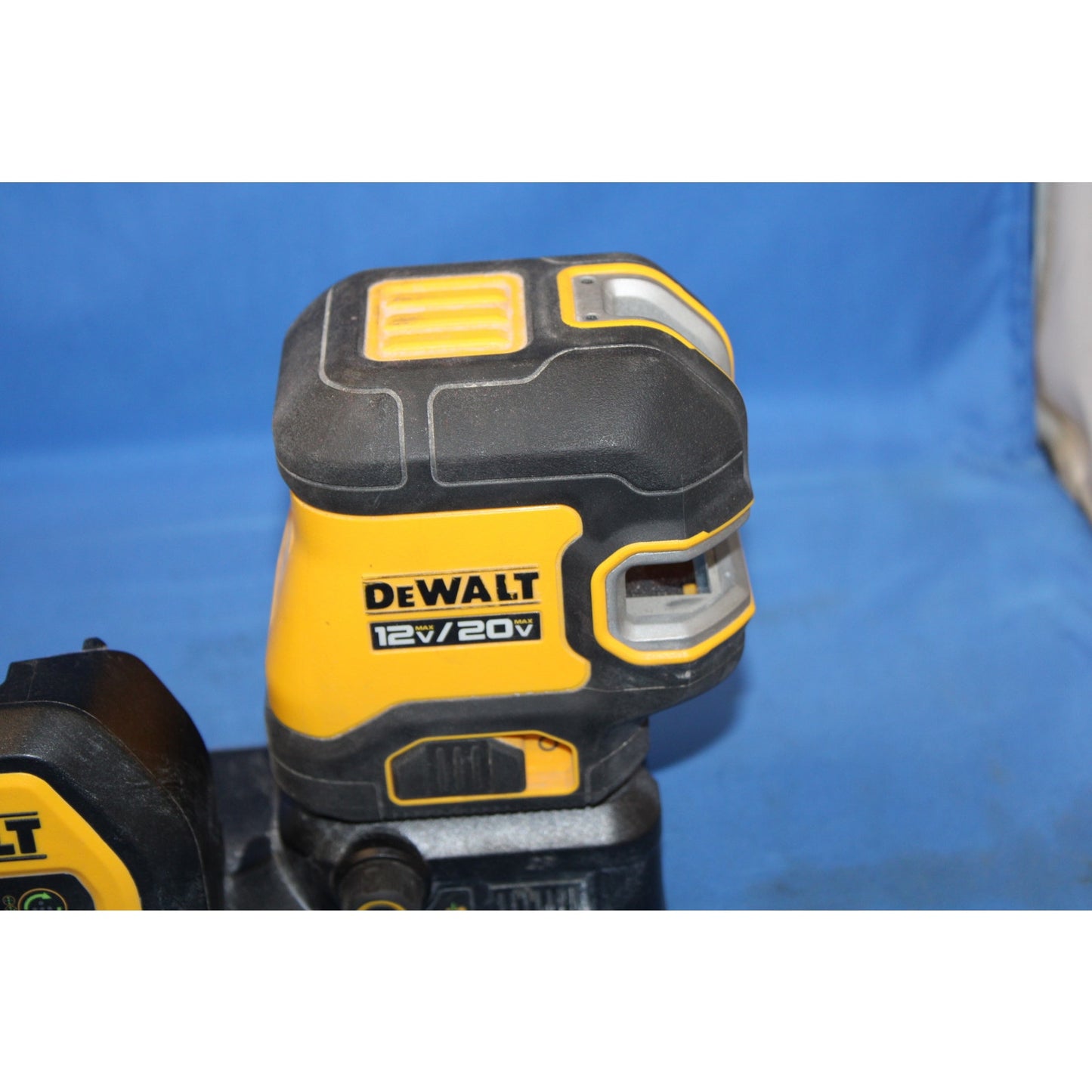 DeWalt DCLE34520 20v 5 Spot/Green Cross Line Laser Level Kit