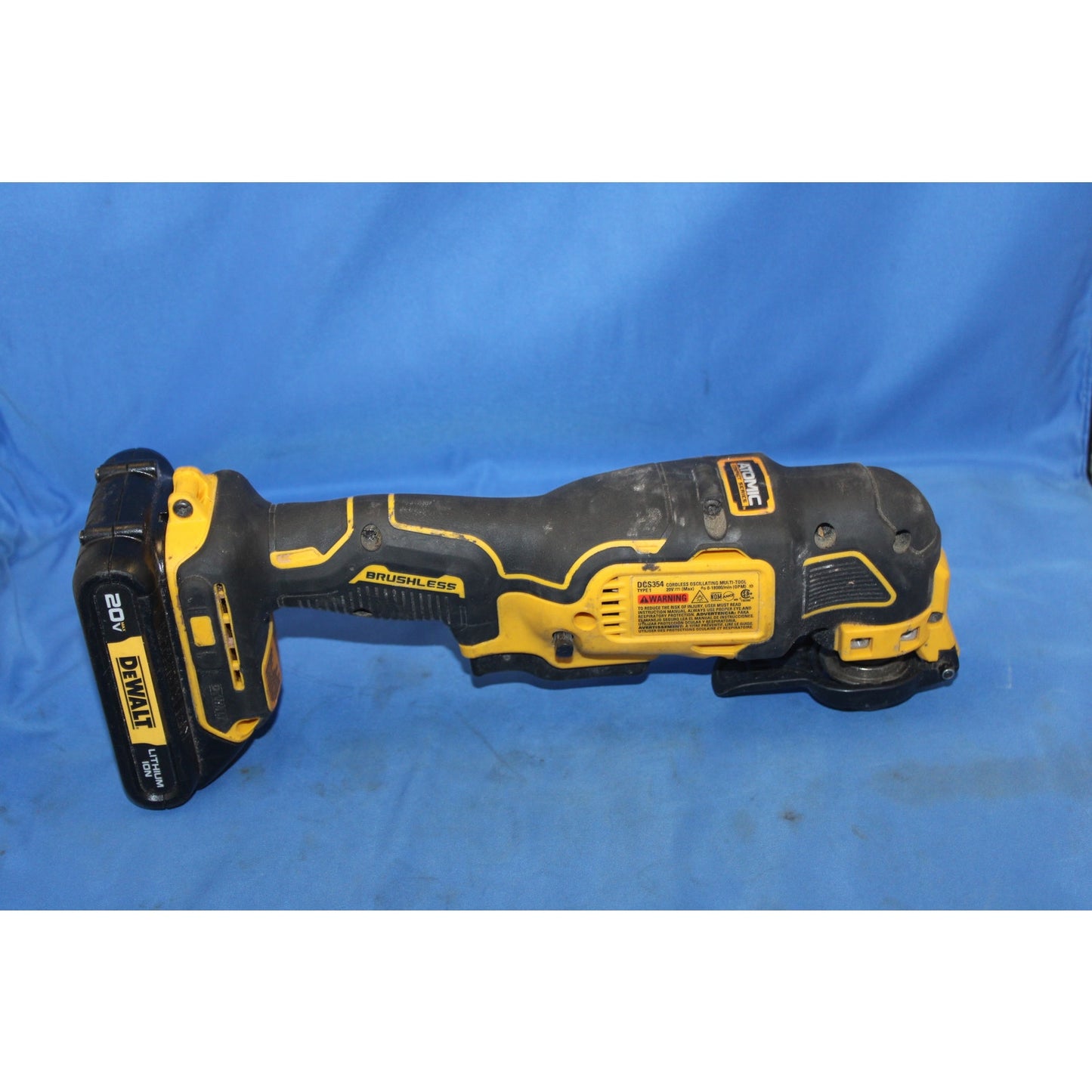 DeWALT DCS354 20V MAX XR Brushless Variable Speed Oscillating Multi Tool Kit