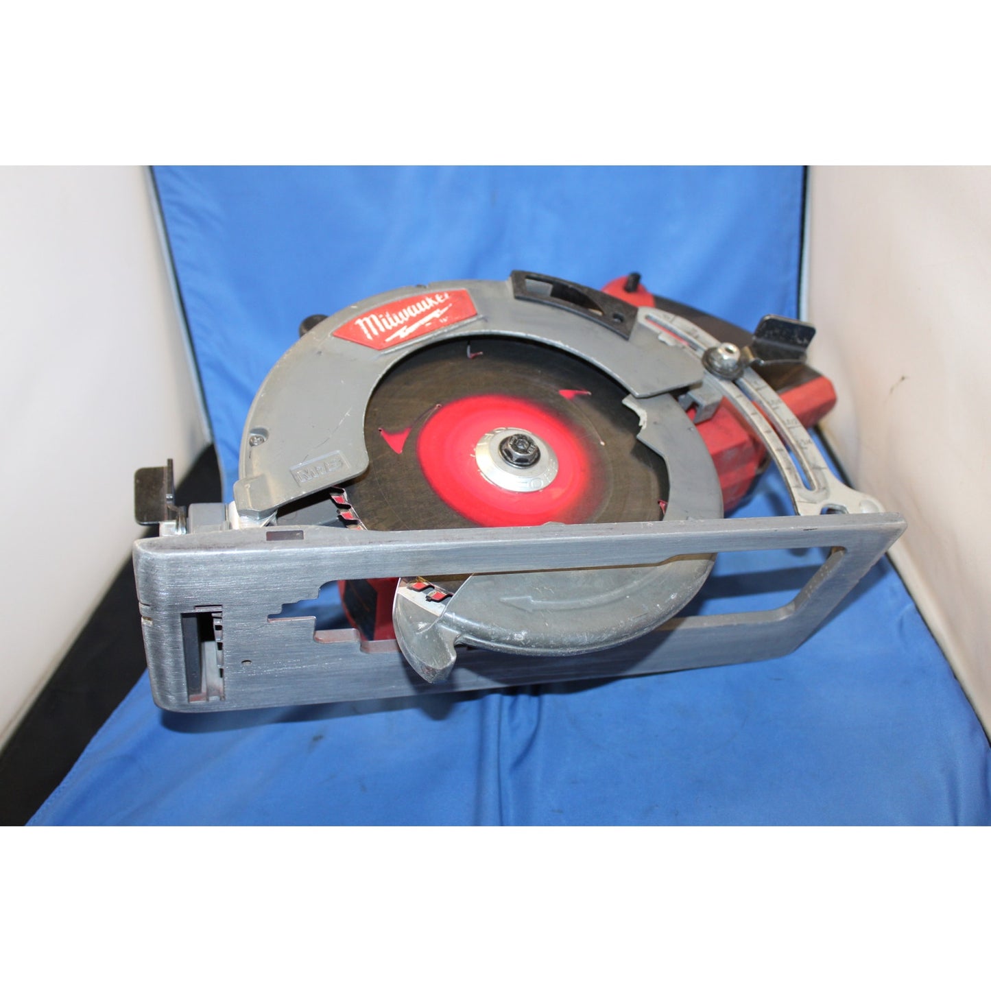 Milwaukee 2830-20 18V M18 7-1/4" Rear Handle Circular Saw w/ M18 XC 8.0 Battery