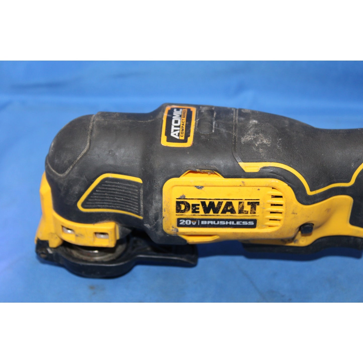 DeWALT DCS354 20V MAX XR Brushless Variable Speed Oscillating Multi Tool Kit