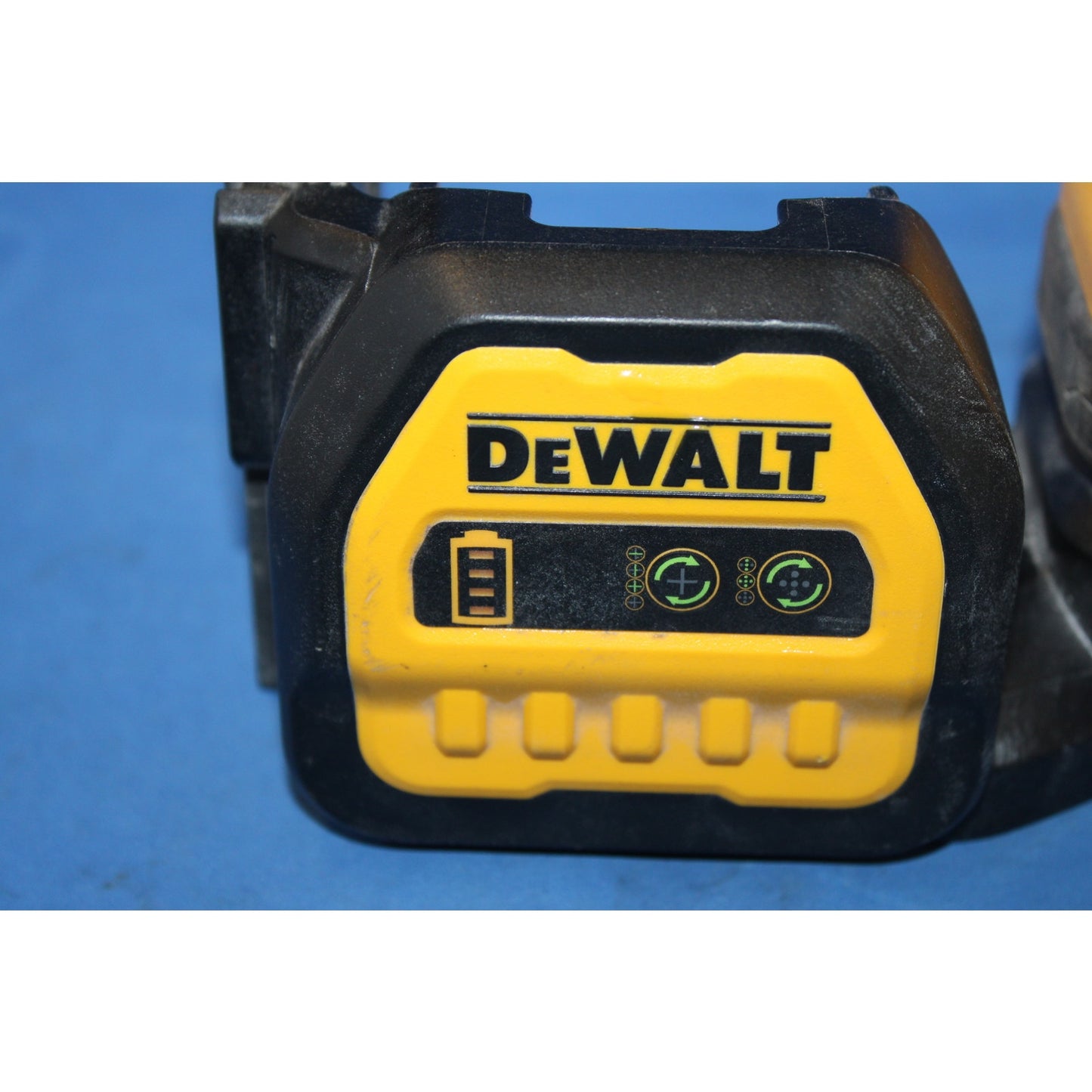 DeWalt DCLE34520 20v 5 Spot/Green Cross Line Laser Level Kit