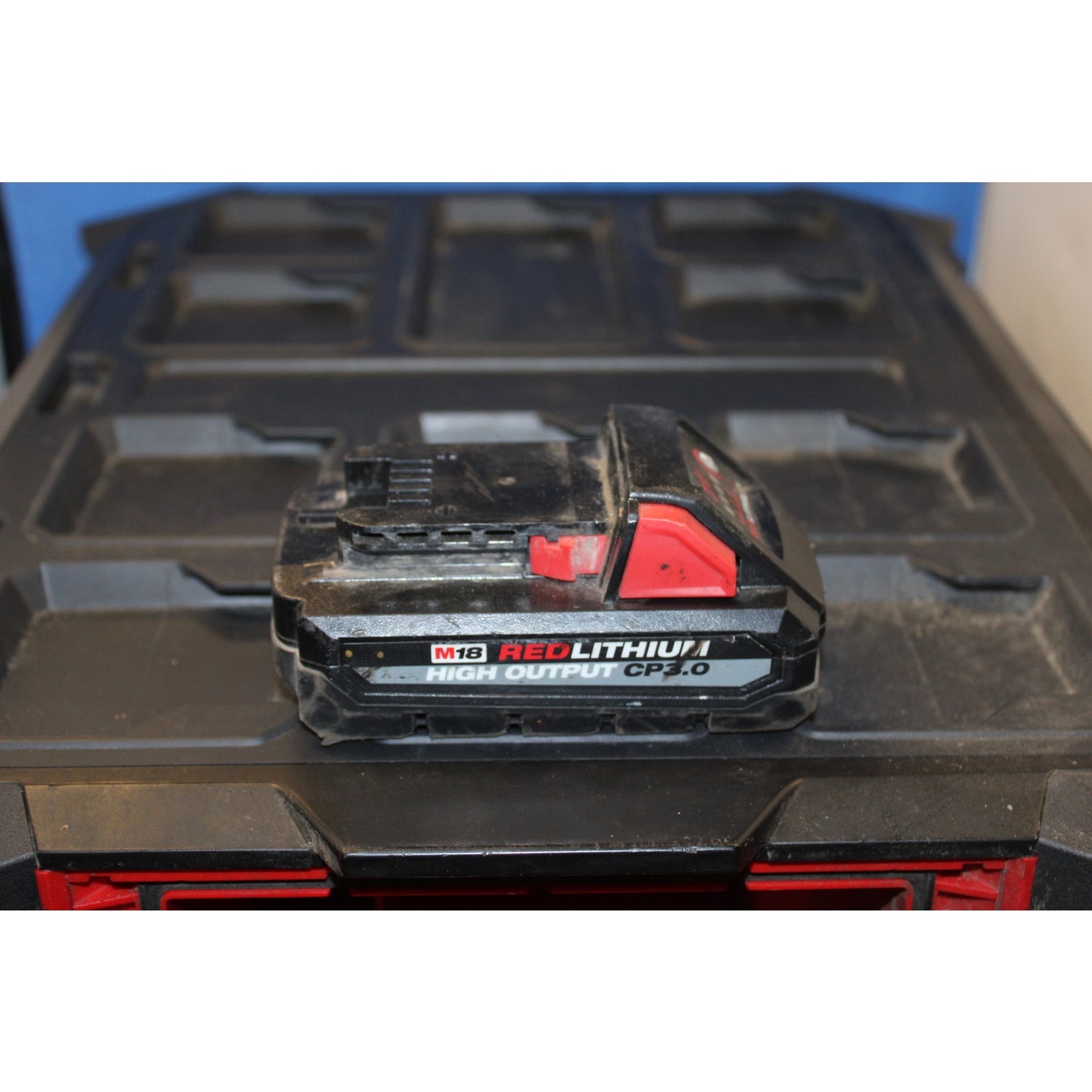 Milwaukee M18 18V 2950-20 Packout Radio/Charger with M18 18V CP 3.0 Battery