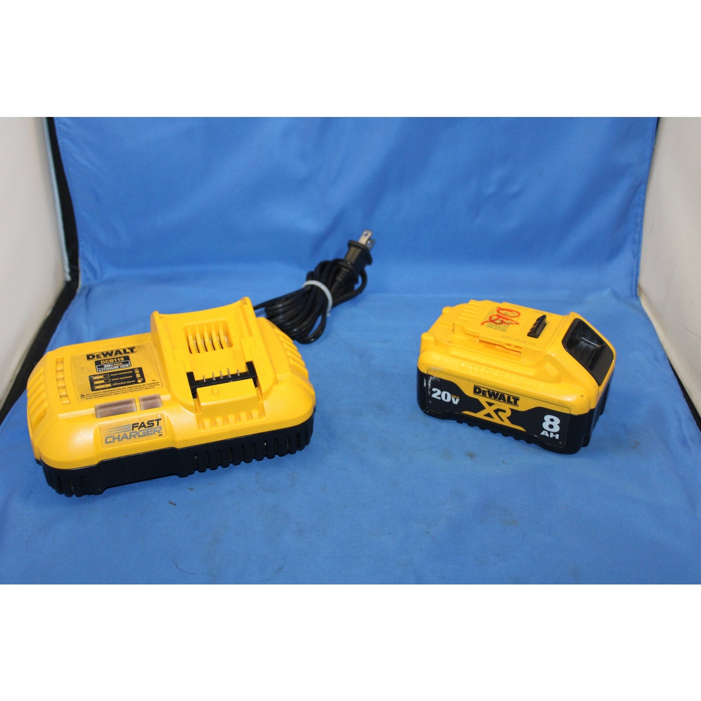 DeWalt DCF961 20V, Brushless, 1/2" Dr, Impact Wrench w/ 8ah Battery+Fast Charger