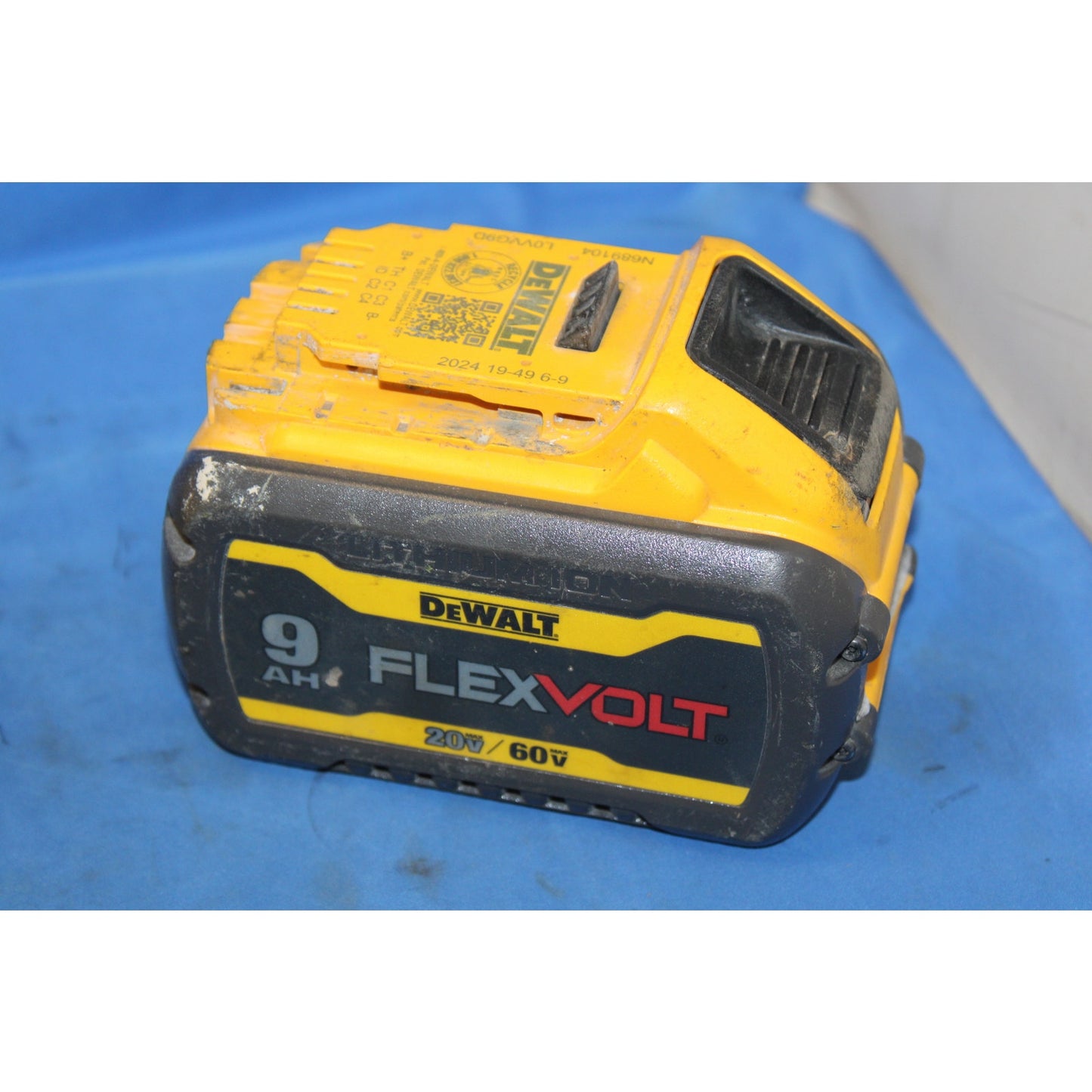 DeWalt DCG418 FlexVolt 20v/60v Max 4-1/2" to 6" Grinder w/ 9ah Flexvolt Battery