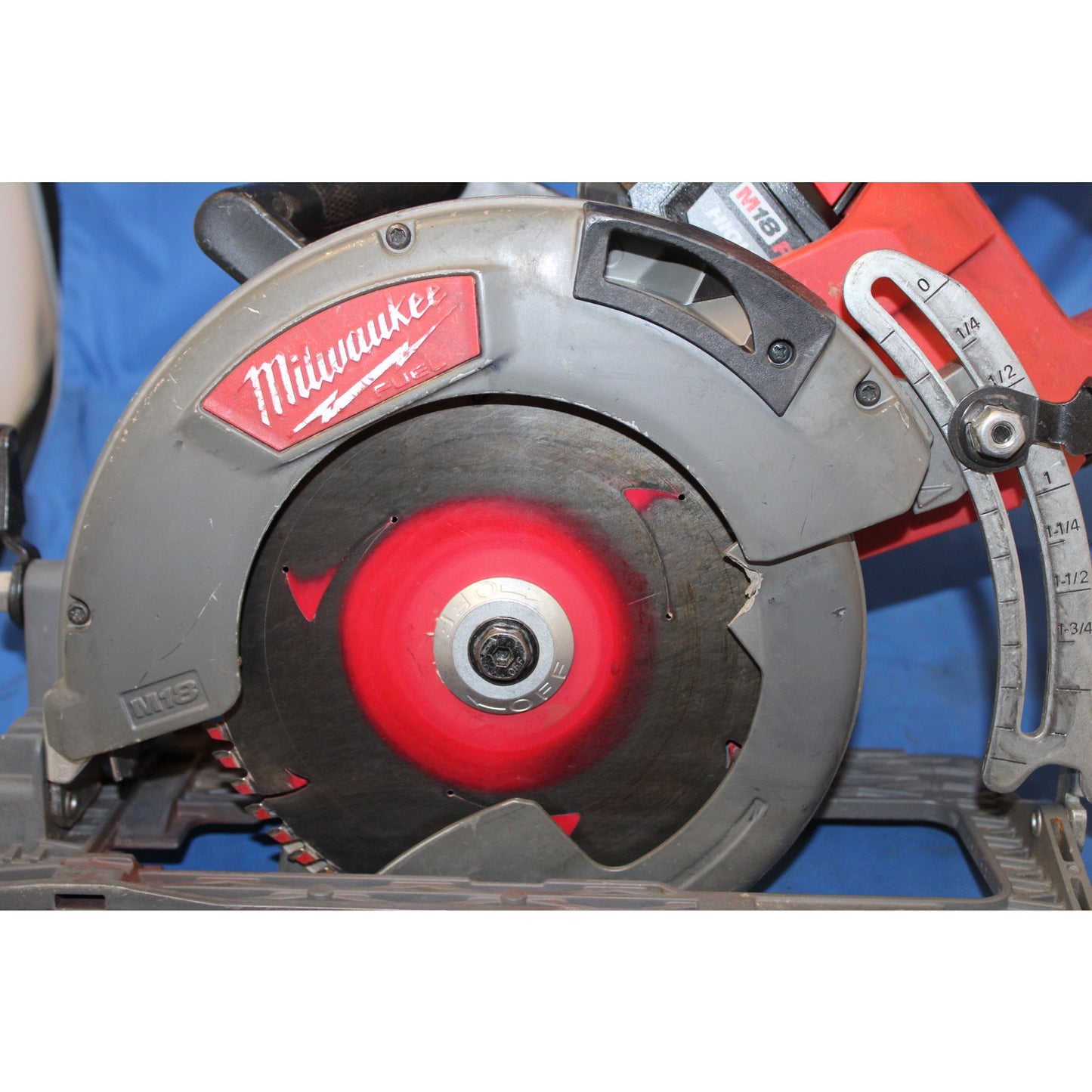 Milwaukee 2830-20 18V M18 7-1/4" Rear Handle Circular Saw w/ M18 XC 8.0 Battery