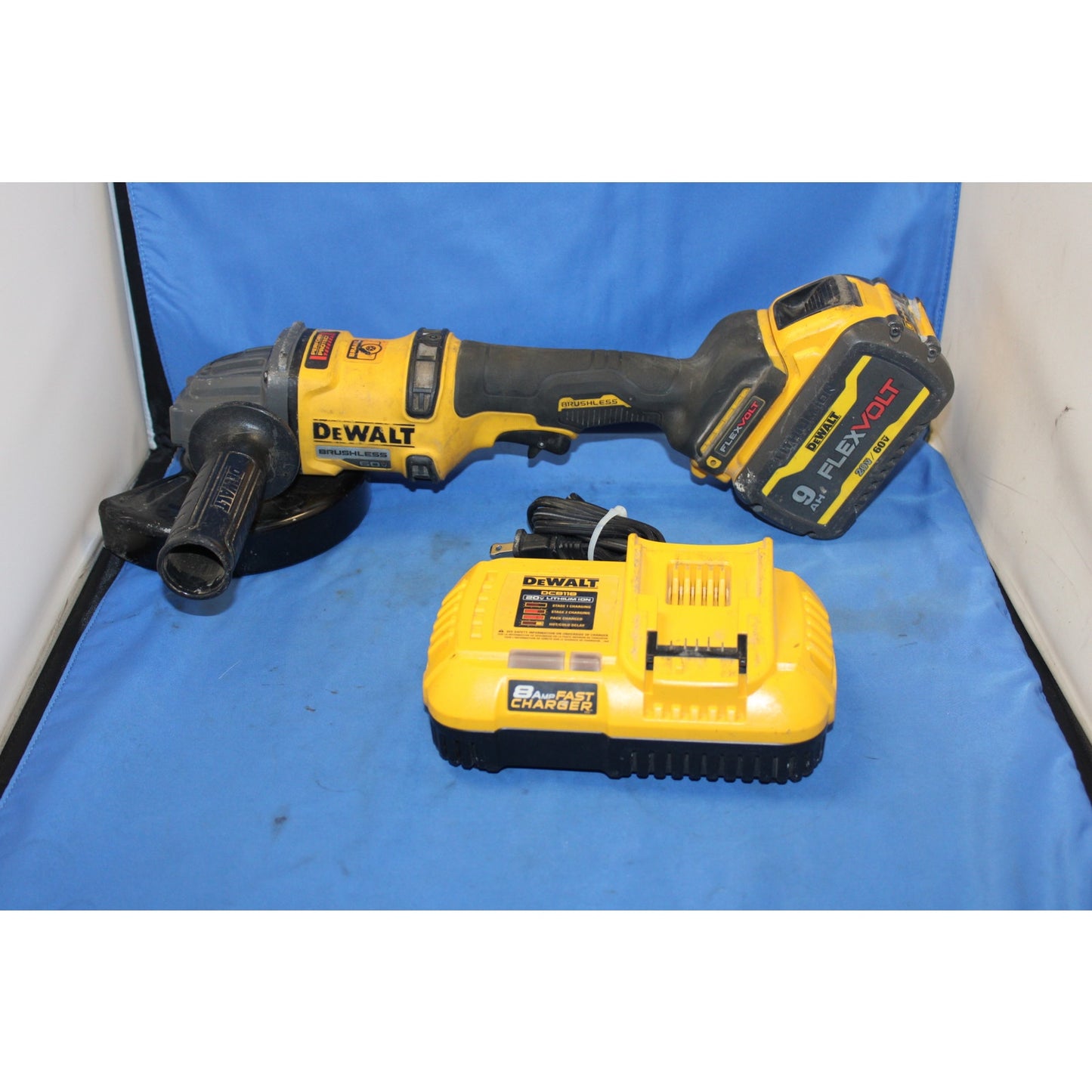 DeWalt DCG418 FlexVolt 20v/60v Max 4-1/2" to 6" Grinder w/ 9ah Flexvolt Battery