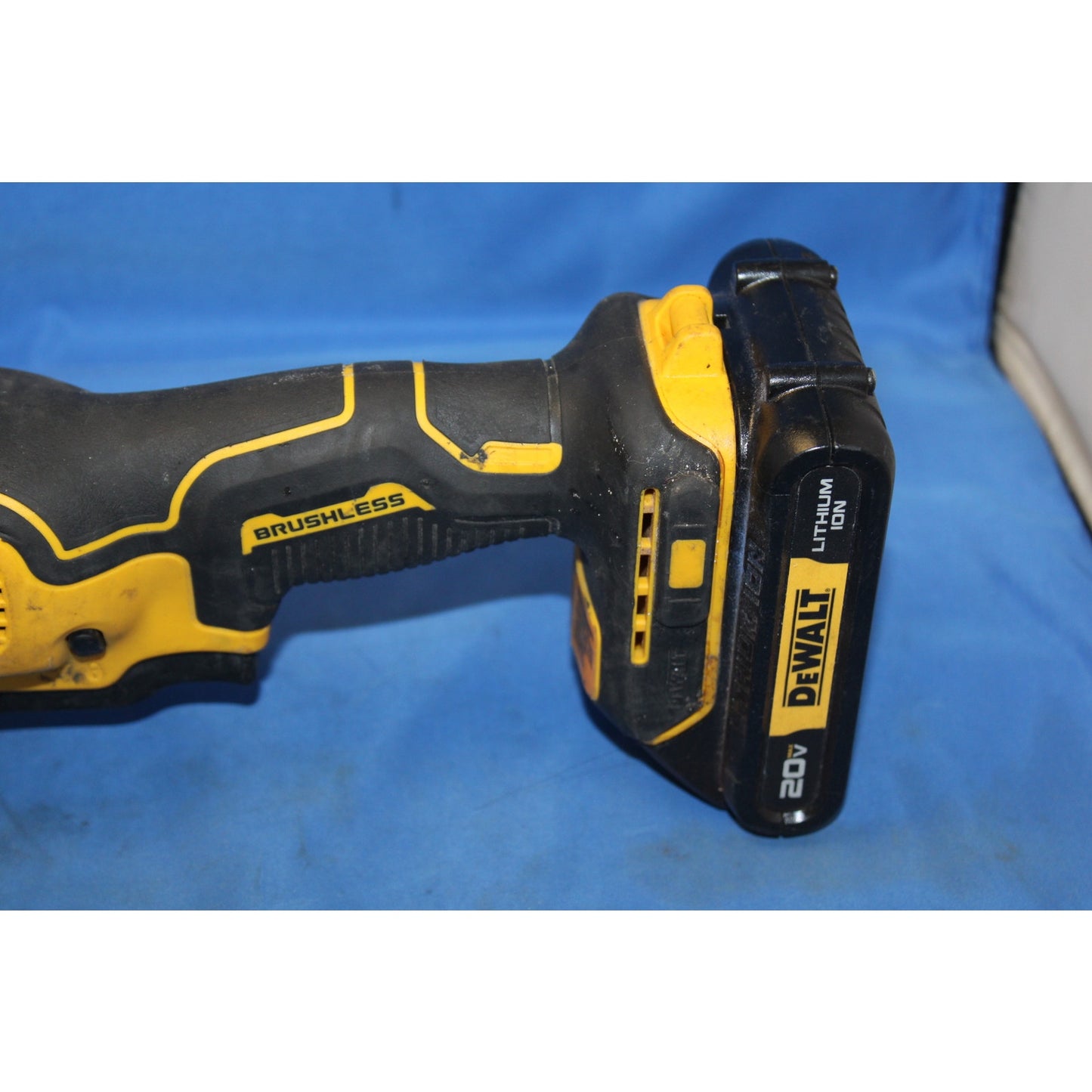 DeWALT DCS354 20V MAX XR Brushless Variable Speed Oscillating Multi Tool Kit