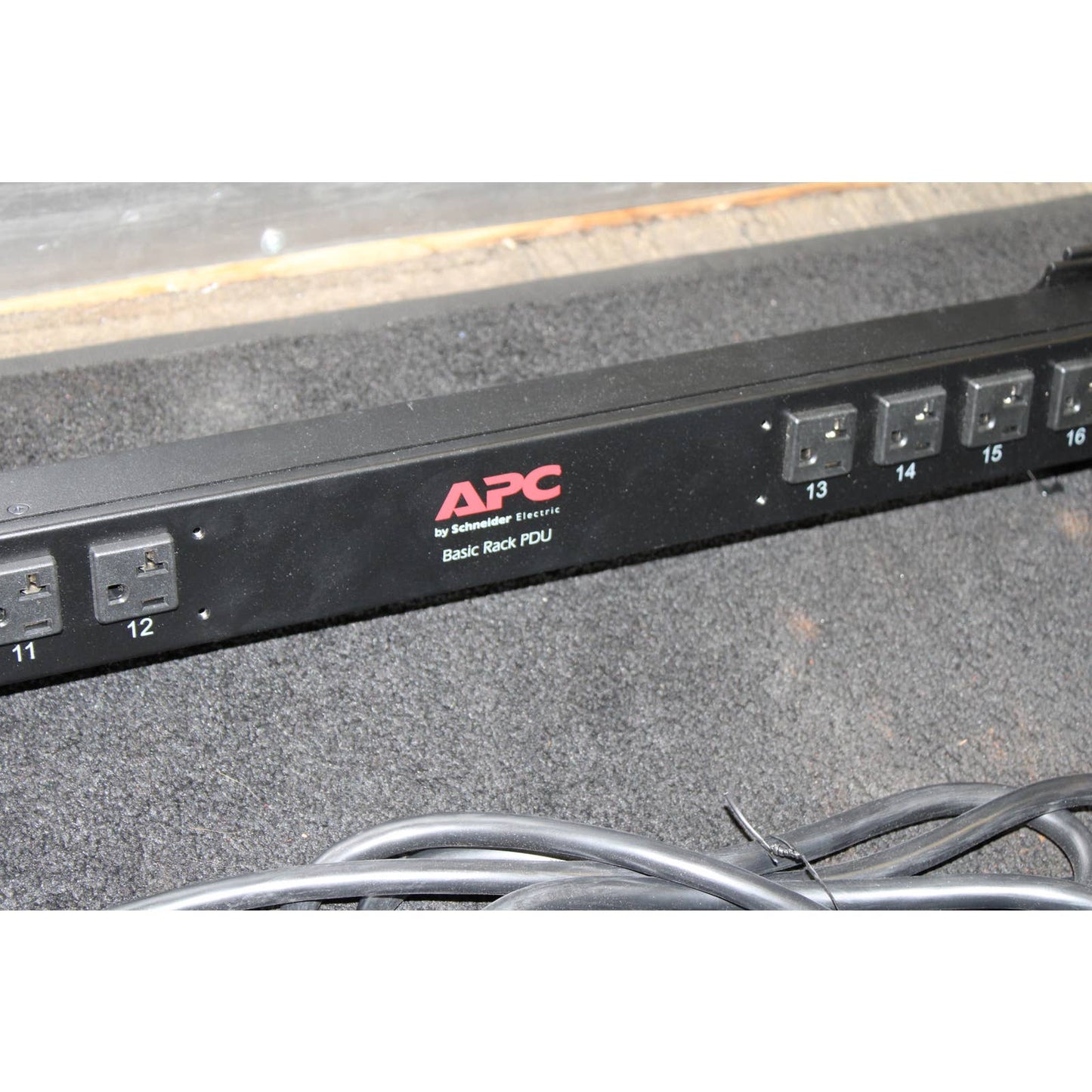 Schneider APC AP7530 24 Outlets Power Strip Rack