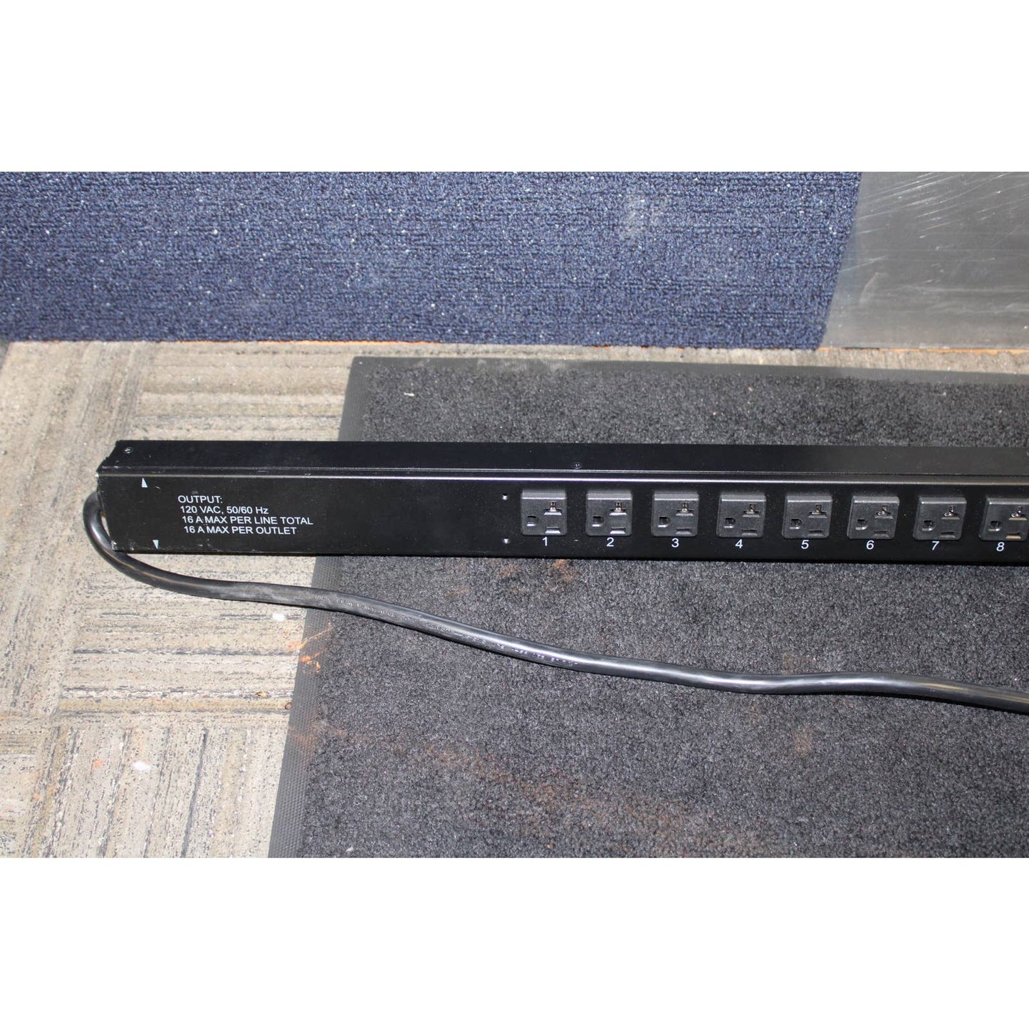 Schneider APC AP7530 24 Outlets Power Strip Rack